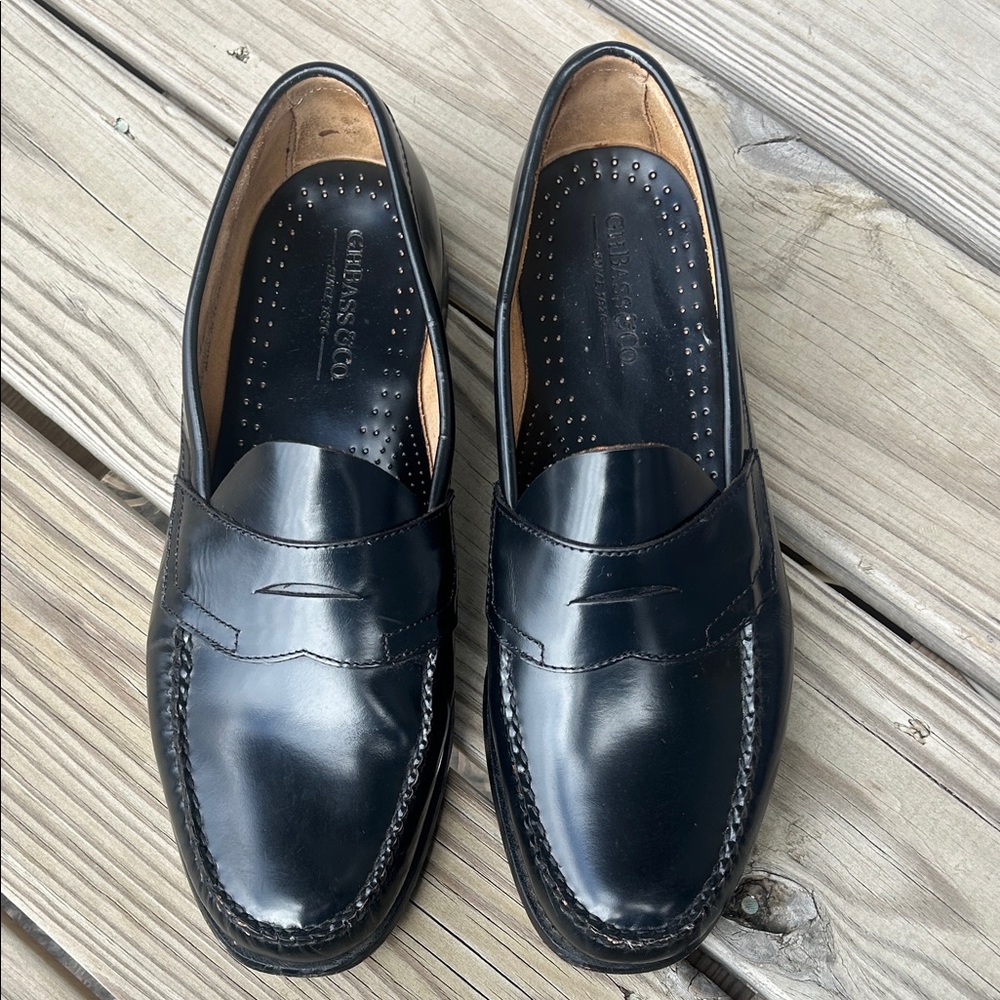 G.H. Bass Weejuns Black Leather Penny Loafers - Picture 2 of 14